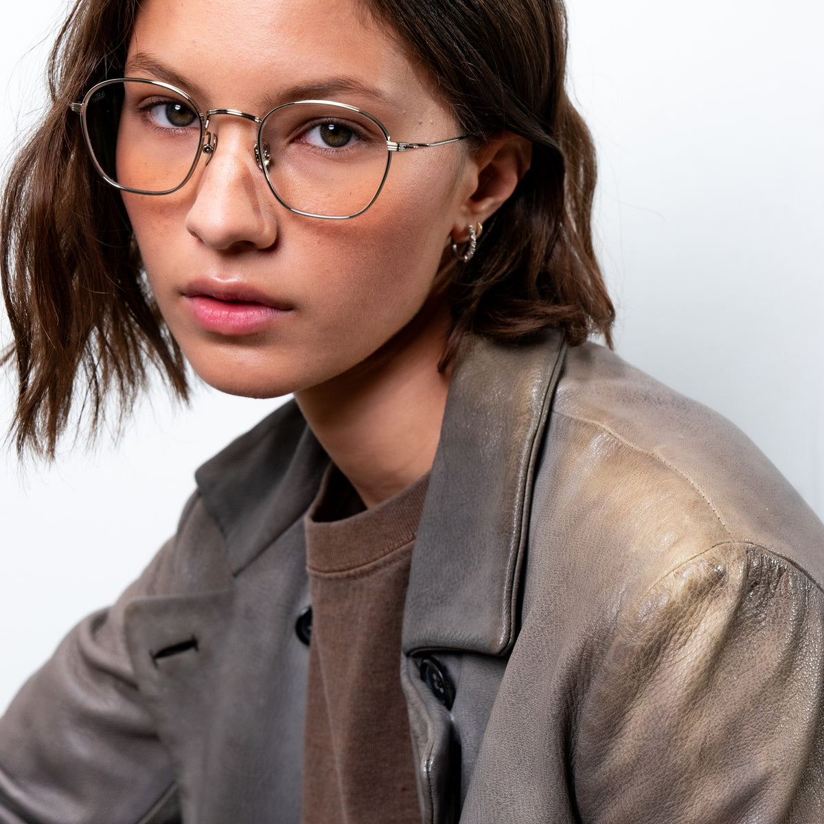 Osiris - matte silver / beige